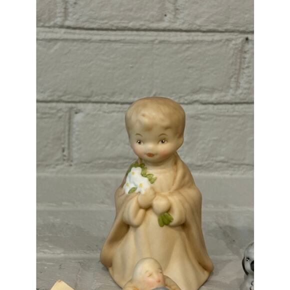 Vintage Editions in Porcelain Nativity Set - Picture 4 of 14